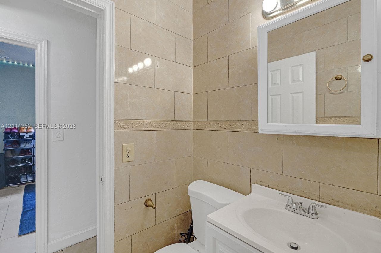 1379 NE 177th St, North Miami Beach FL 33162 — 17