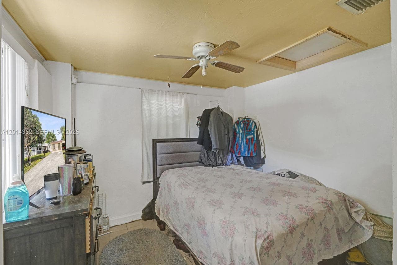 1379 NE 177th St, North Miami Beach FL 33162 — 22