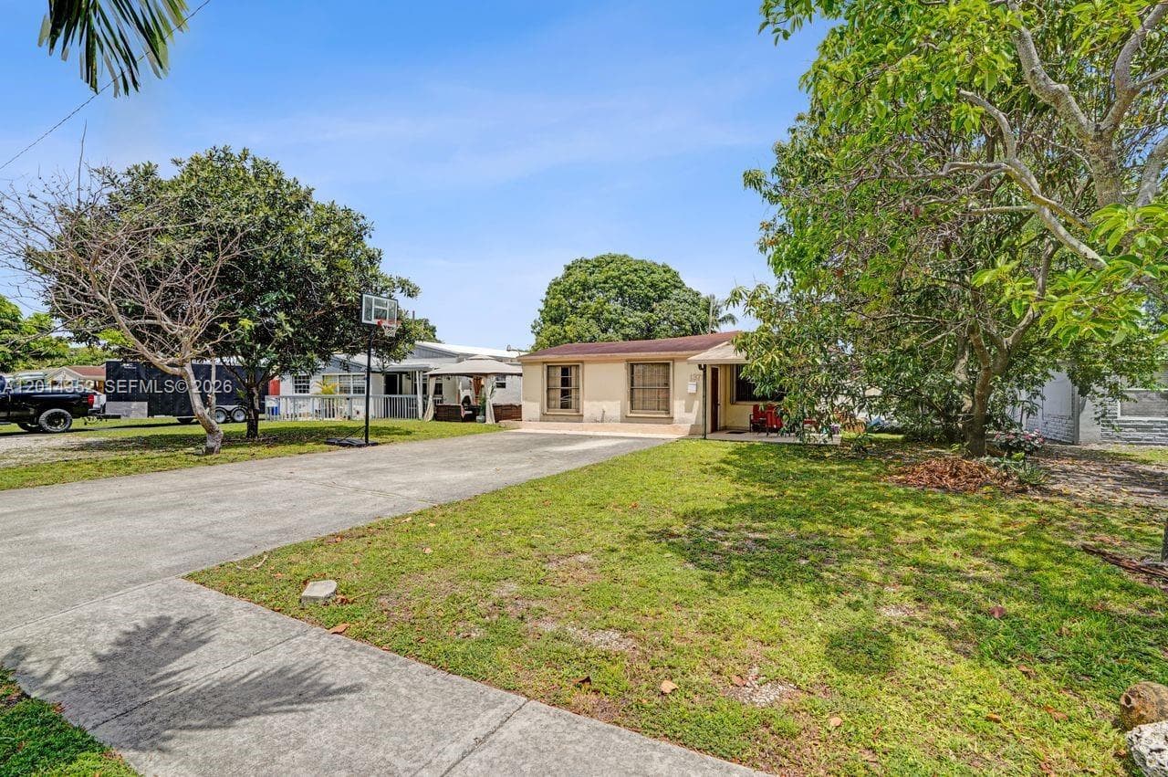 1379 NE 177th St, North Miami Beach FL 33162 — 3