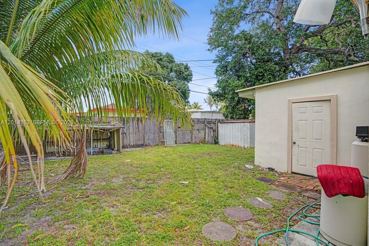 1379 NE 177th St, North Miami Beach FL 33162 — 25