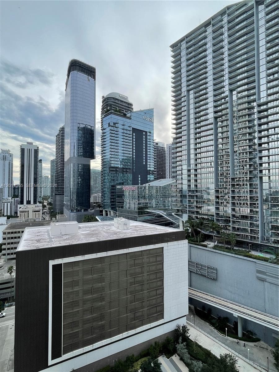 55 SE 6th St # 2106, Miami FL 33131 — 17