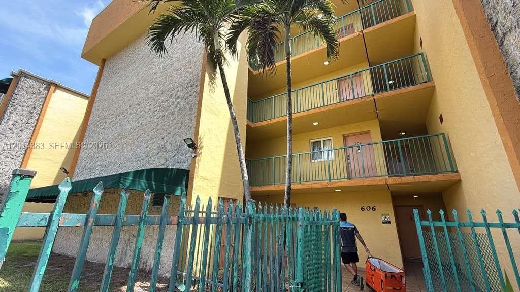 606 W 81st St # 316, Hialeah FL 33014 — 2