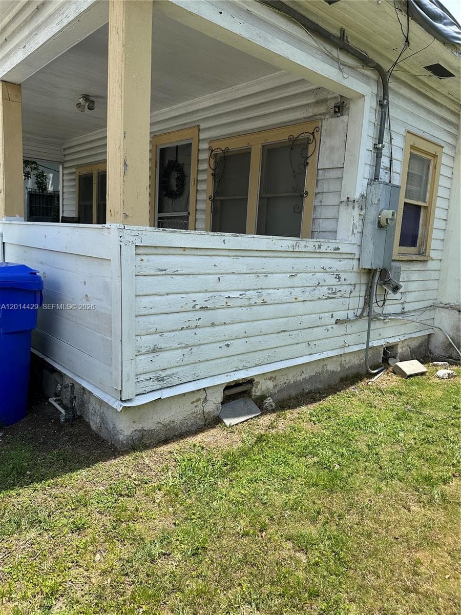 3566 Thomas Ave, Miami FL 33133 — 3