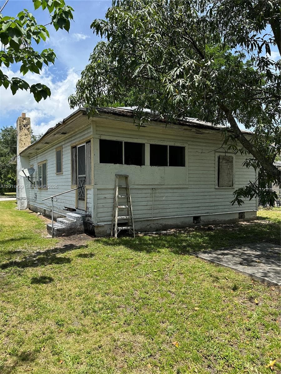 3566 Thomas Ave, Miami FL 33133 — 4