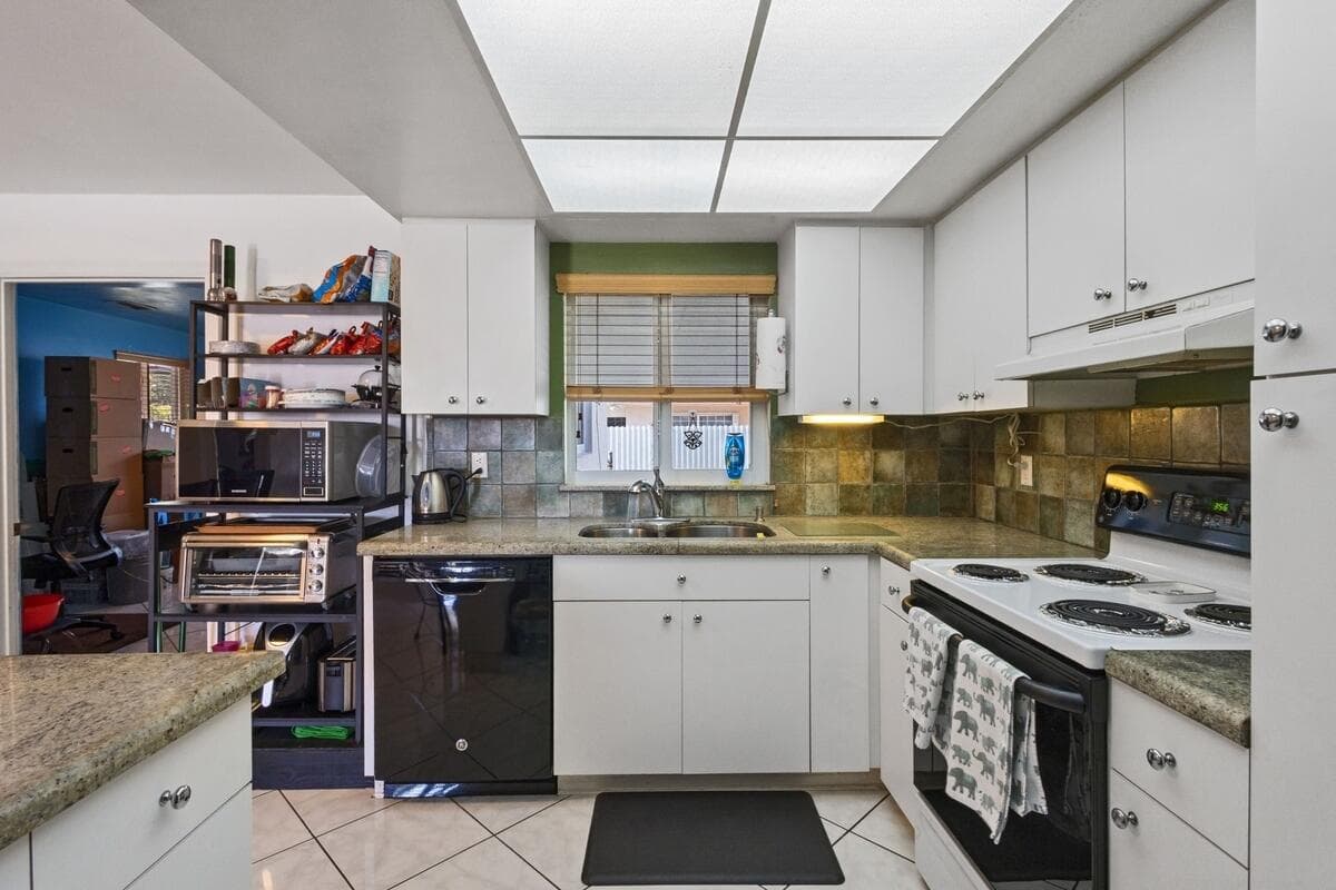 101 NE 195th Street, Miami FL 33179 — 10