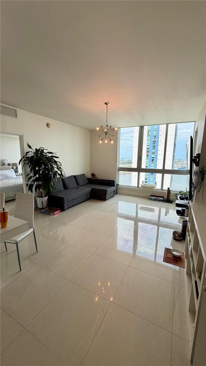 300 S Biscayne Blvd # 3212, Miami FL 33131 — 3