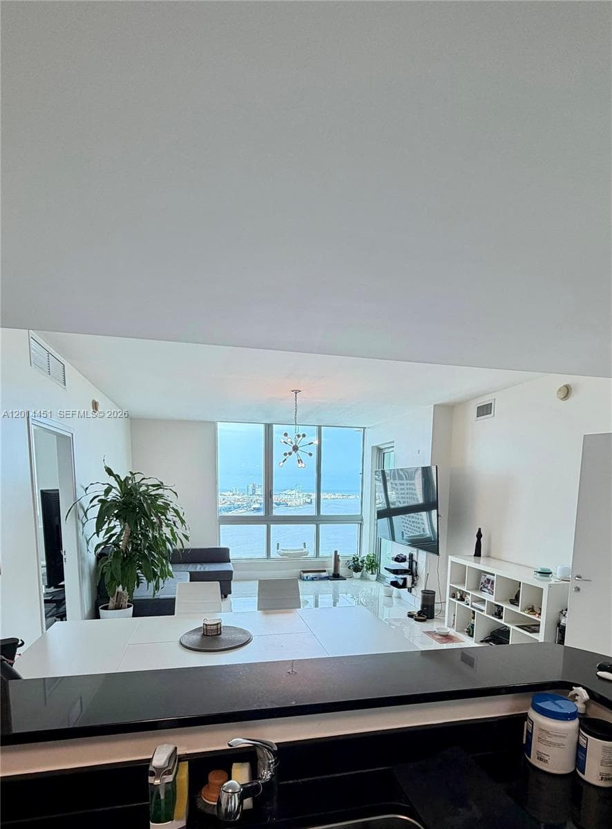 300 S Biscayne Blvd # 3212, Miami FL 33131 — 5