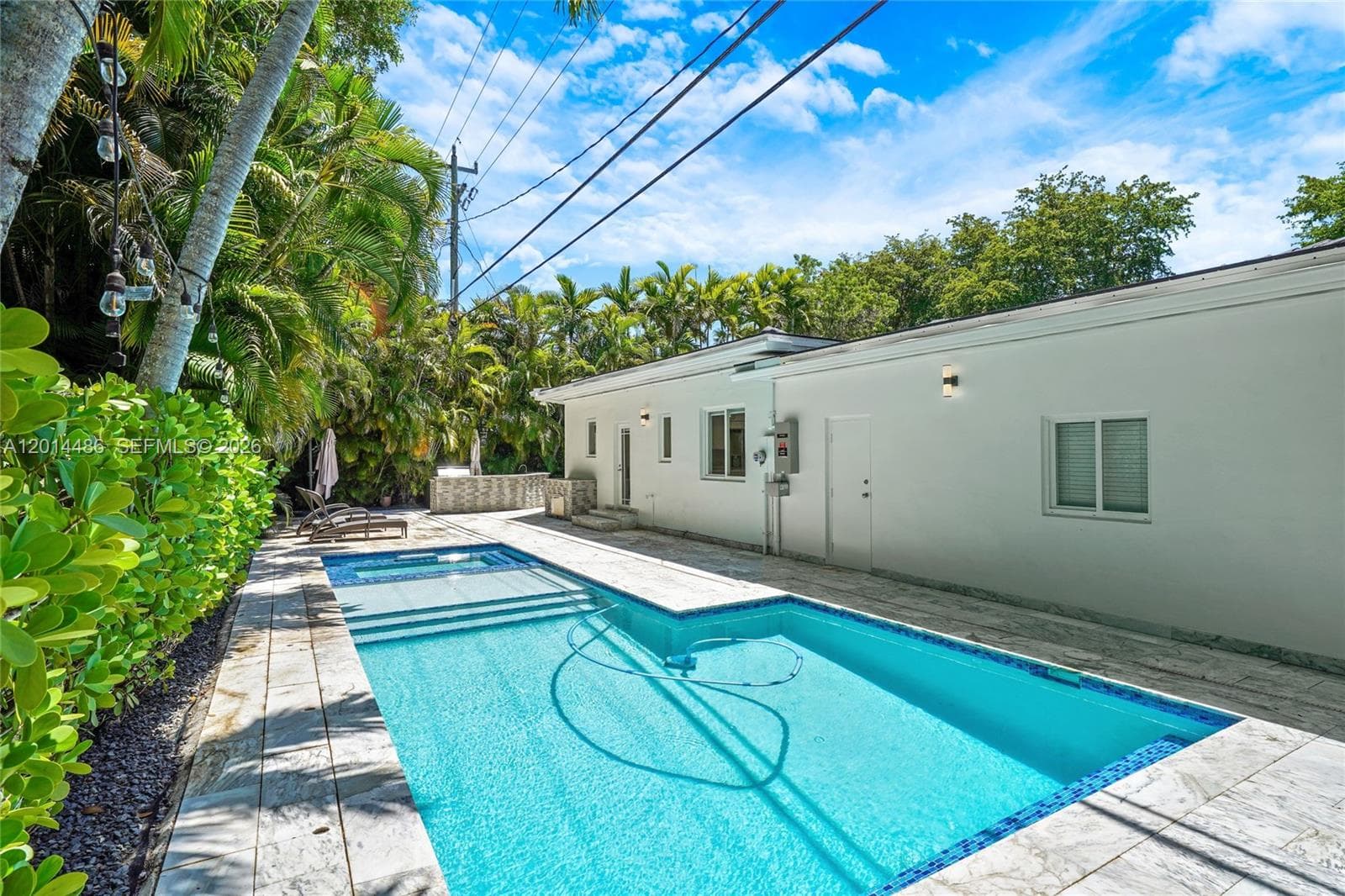 711 Sunset Dr, Coral Gables FL 33143 — 32