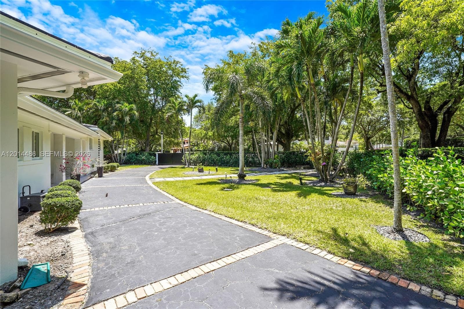 711 Sunset Dr, Coral Gables FL 33143 — 40