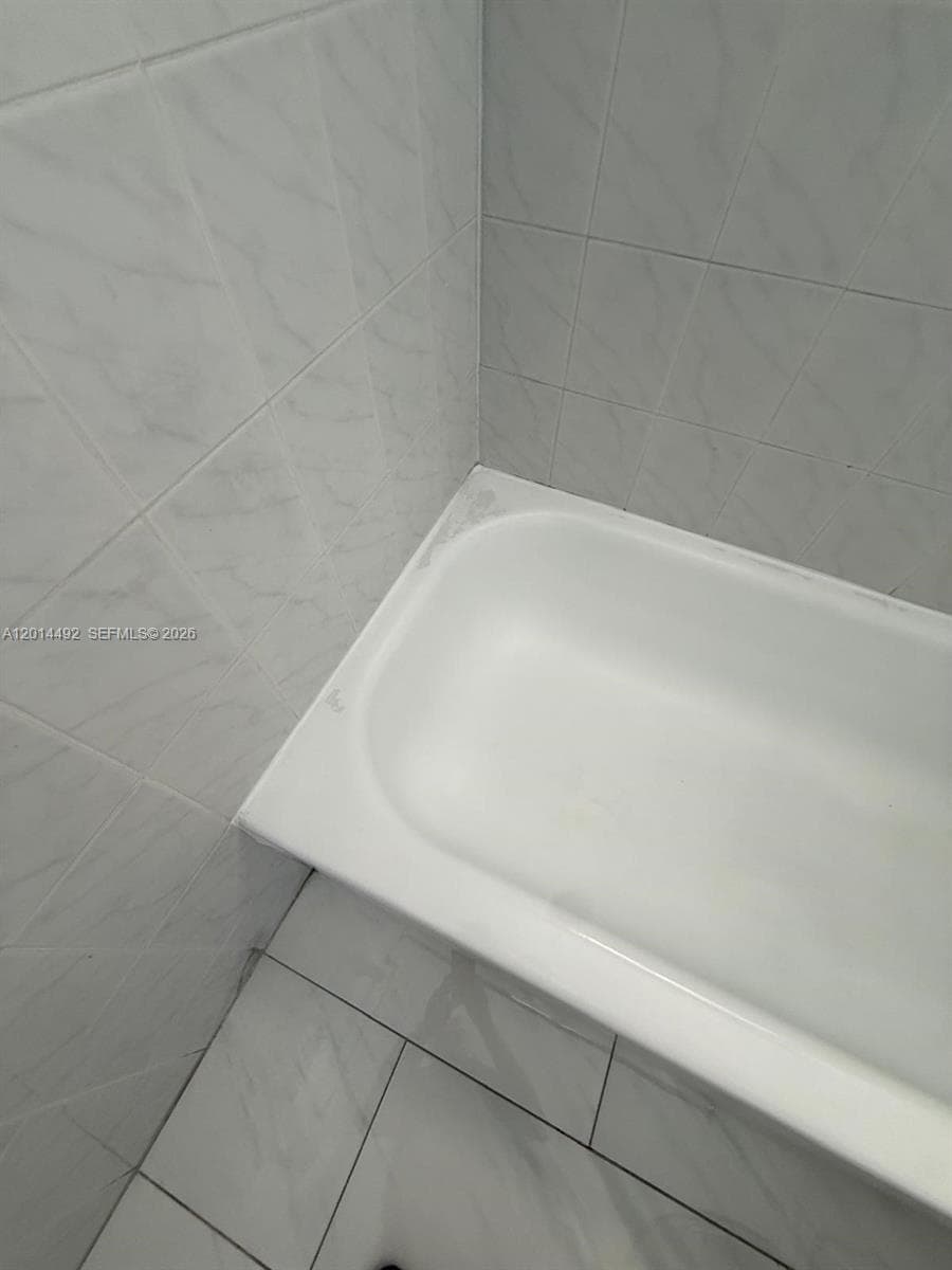 2212 W 74th St # 28, Hialeah FL 33016 — 5