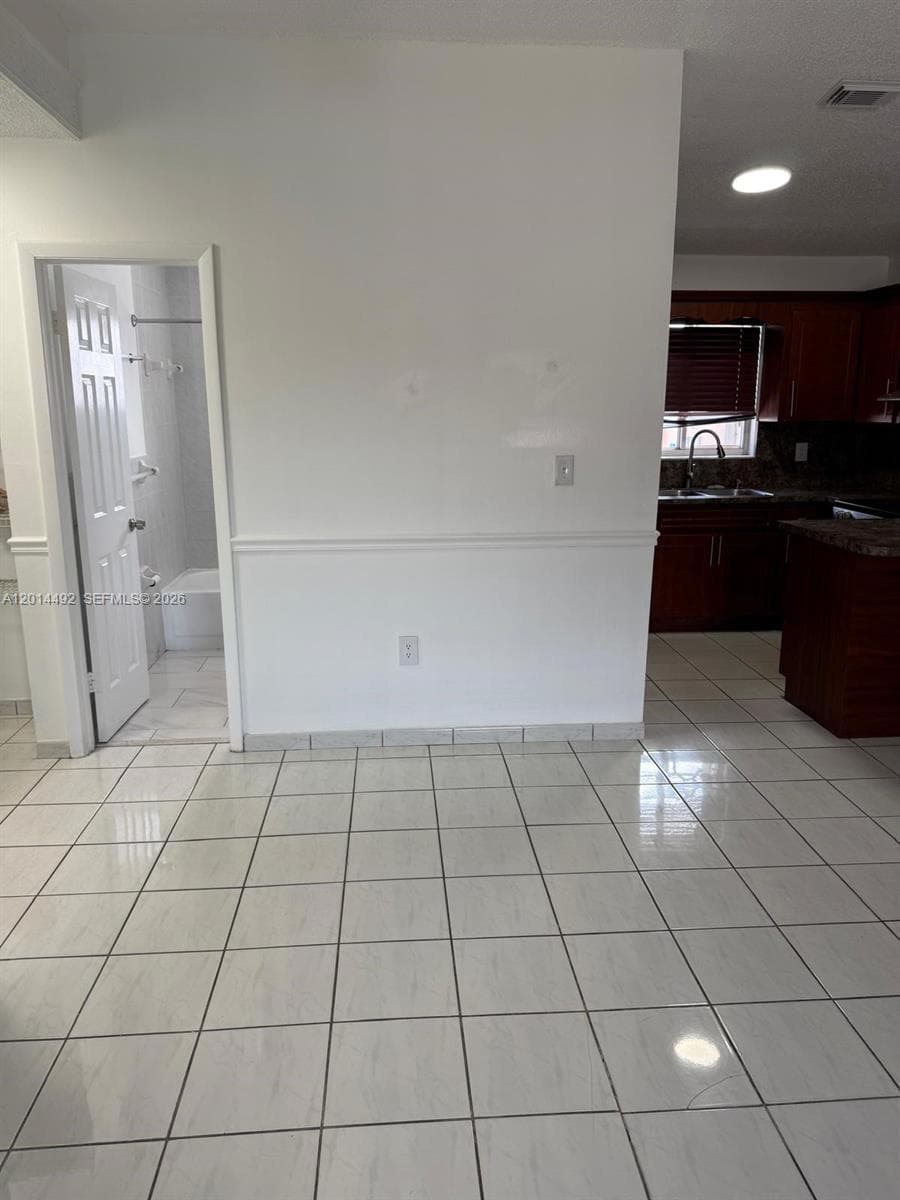2212 W 74th St # 28, Hialeah FL 33016 — 4