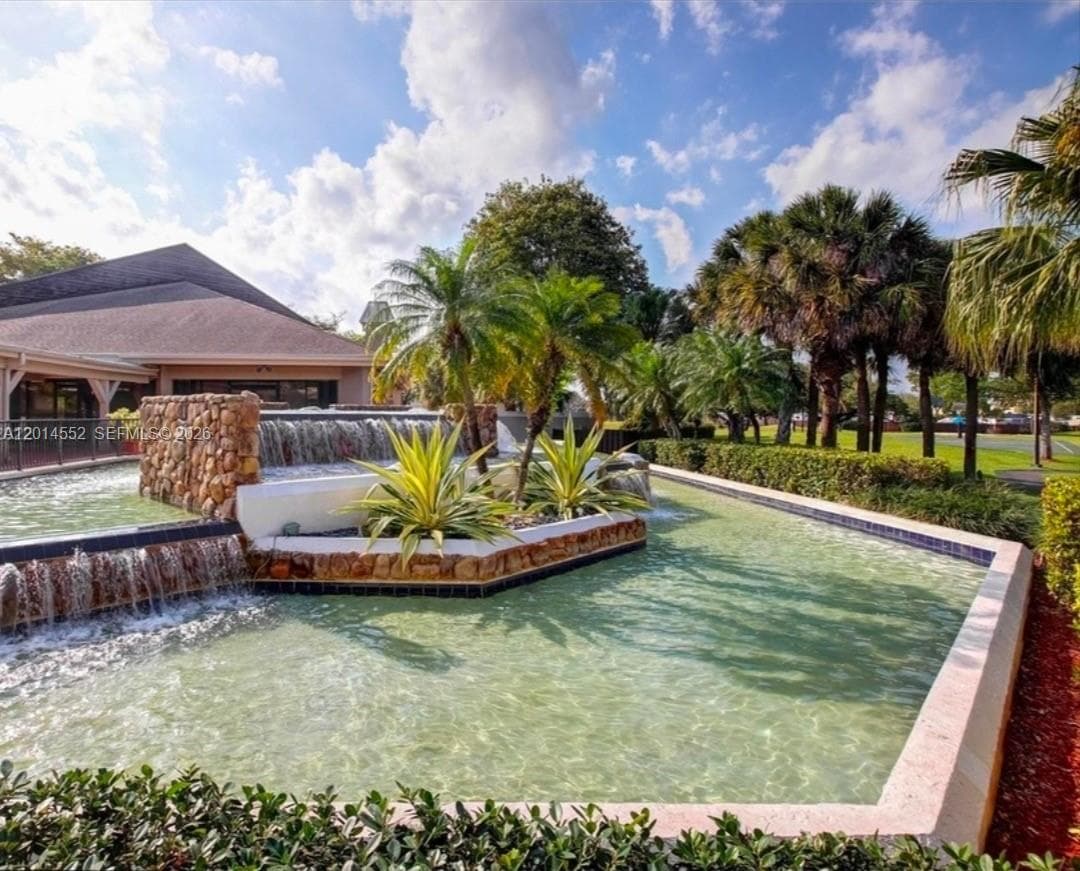 Lakes Meadow Vilg Homes C, Miami, FL — 17
