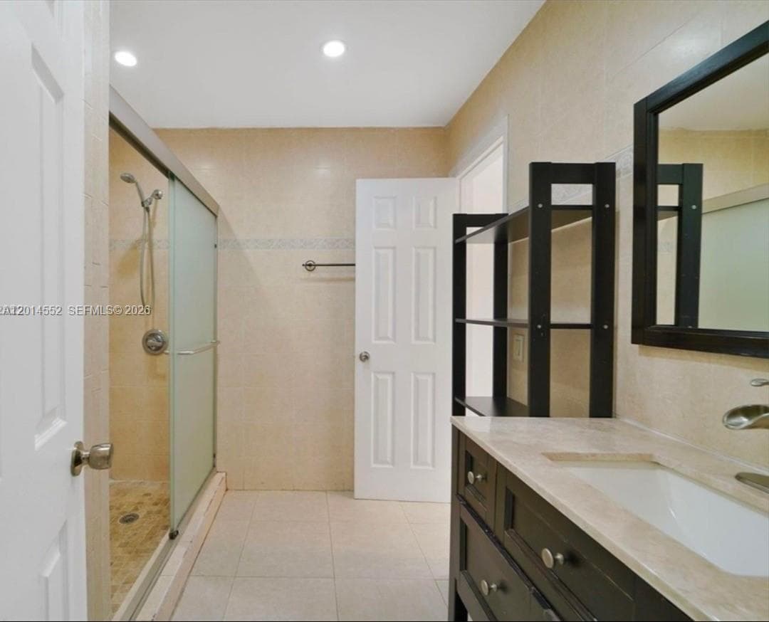 Lakes Meadow Vilg Homes C, Miami, FL — 12