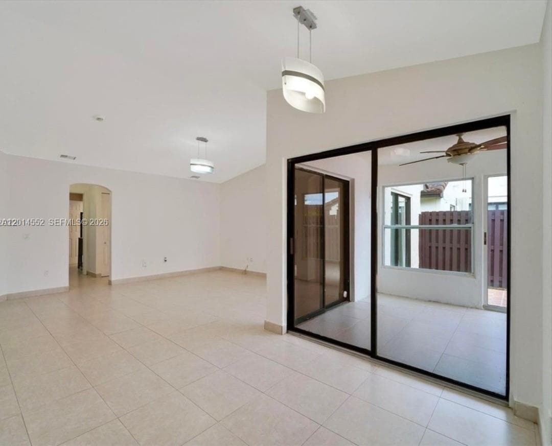 Lakes Meadow Vilg Homes C, Miami, FL — 5