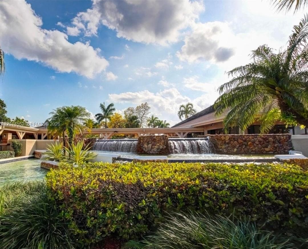 Lakes Meadow Vilg Homes C, Miami, FL — 18