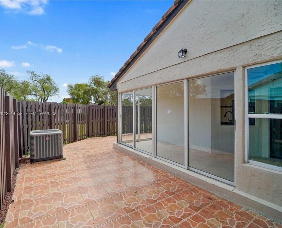 Lakes Meadow Vilg Homes C, Miami, FL — 15