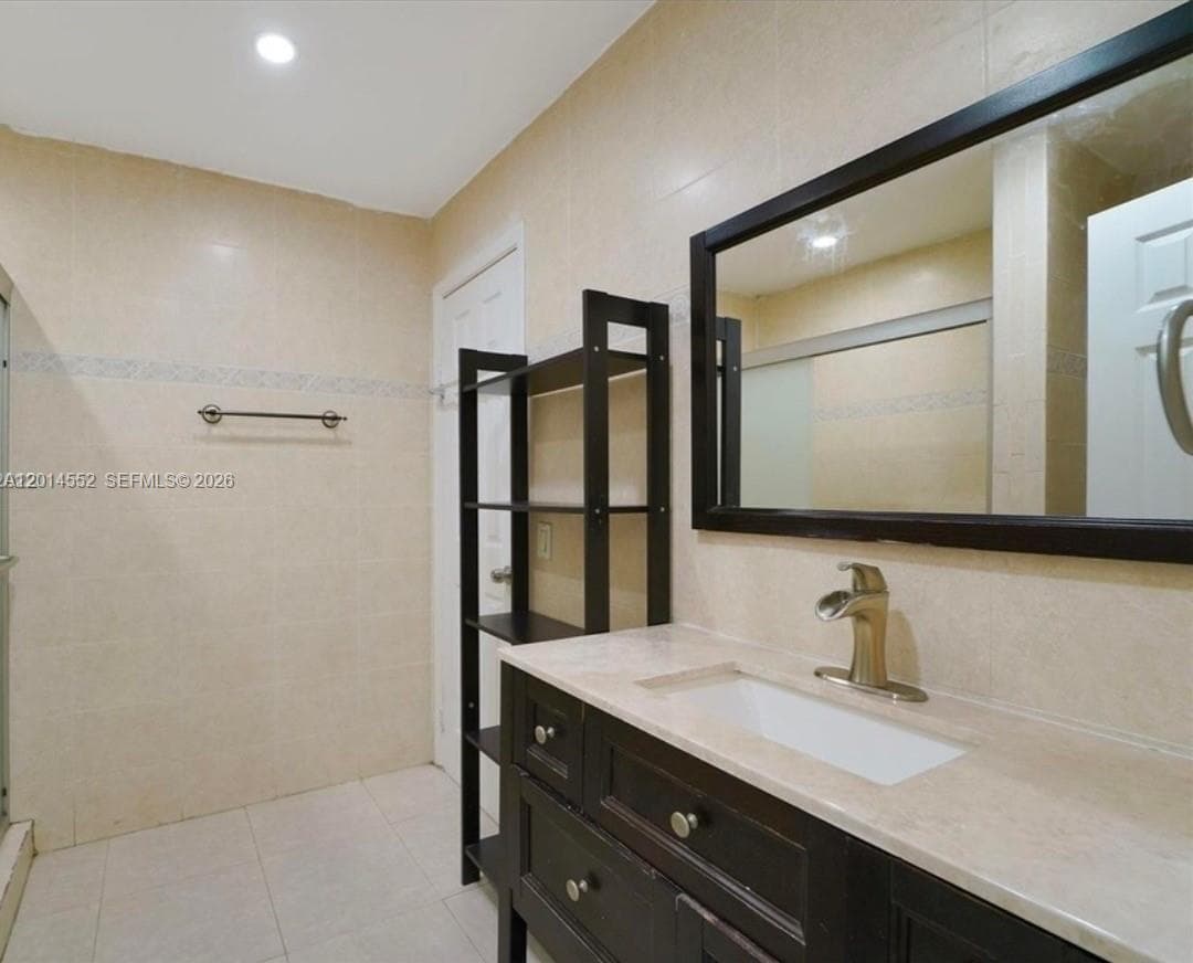 Lakes Meadow Vilg Homes C, Miami, FL — 11