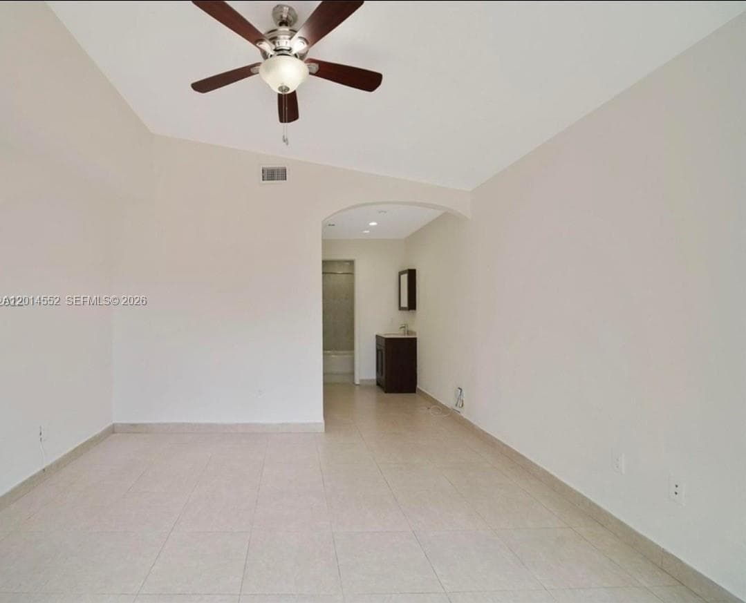 Lakes Meadow Vilg Homes C, Miami, FL — 4