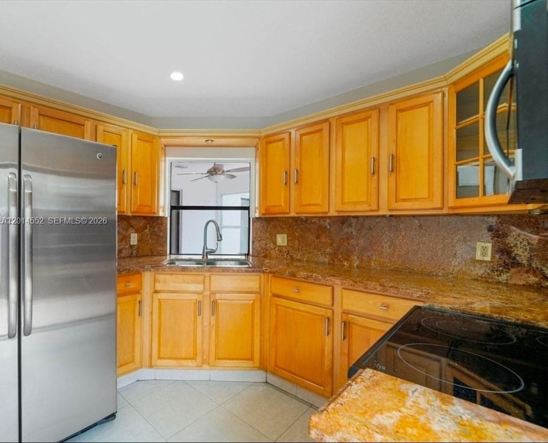 Lakes Meadow Vilg Homes C, Miami, FL — 8