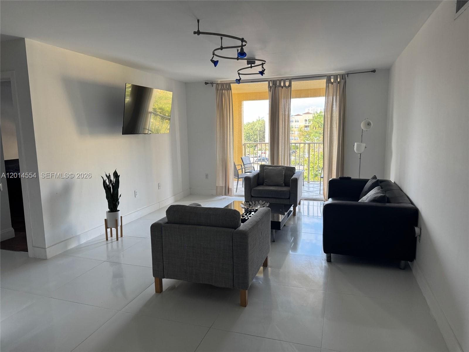19555 E Country Club Dr # 8507, Aventura FL 33180 — 1
