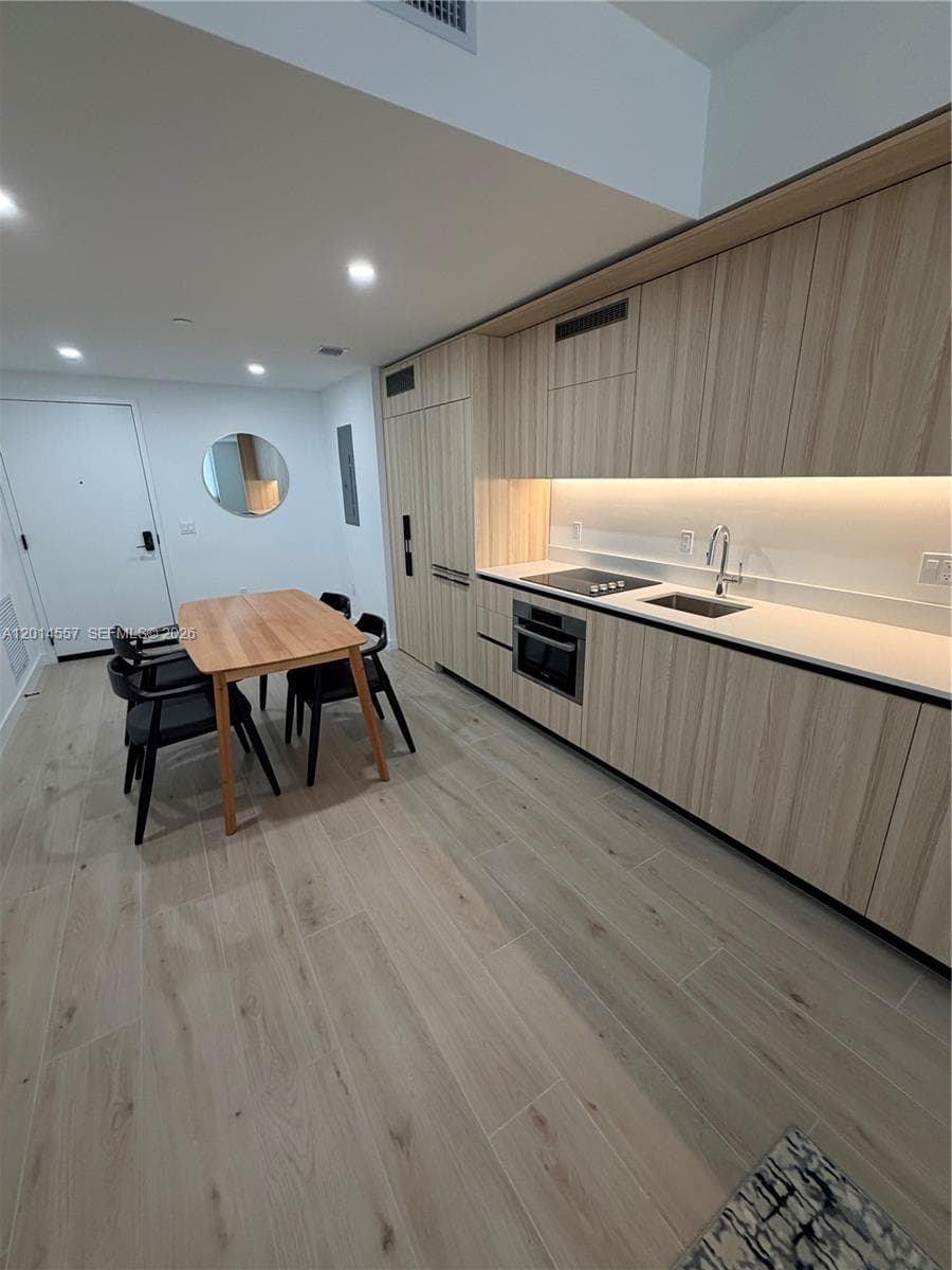 225 N Miami av # 907, Miami FL 33128 — 12