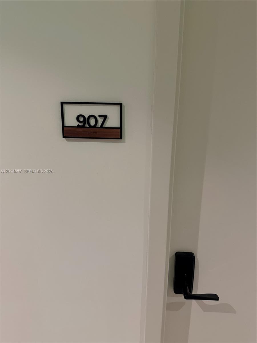 225 N Miami av # 907, Miami FL 33128 — 1