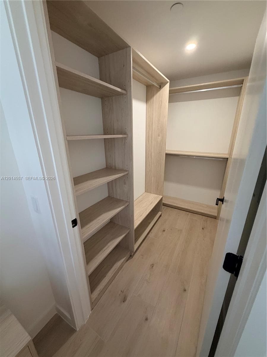225 N Miami av # 907, Miami FL 33128 — 5