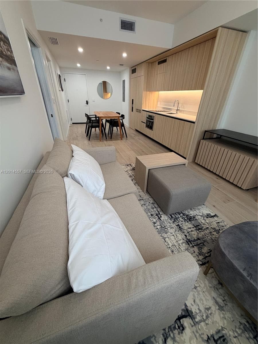 225 N Miami av # 907, Miami FL 33128 — 9