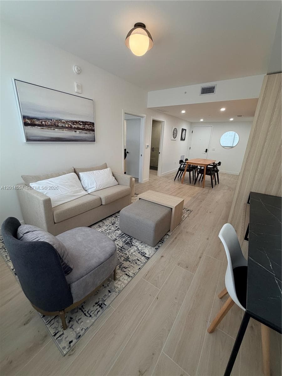 225 N Miami av # 907, Miami FL 33128 — 10