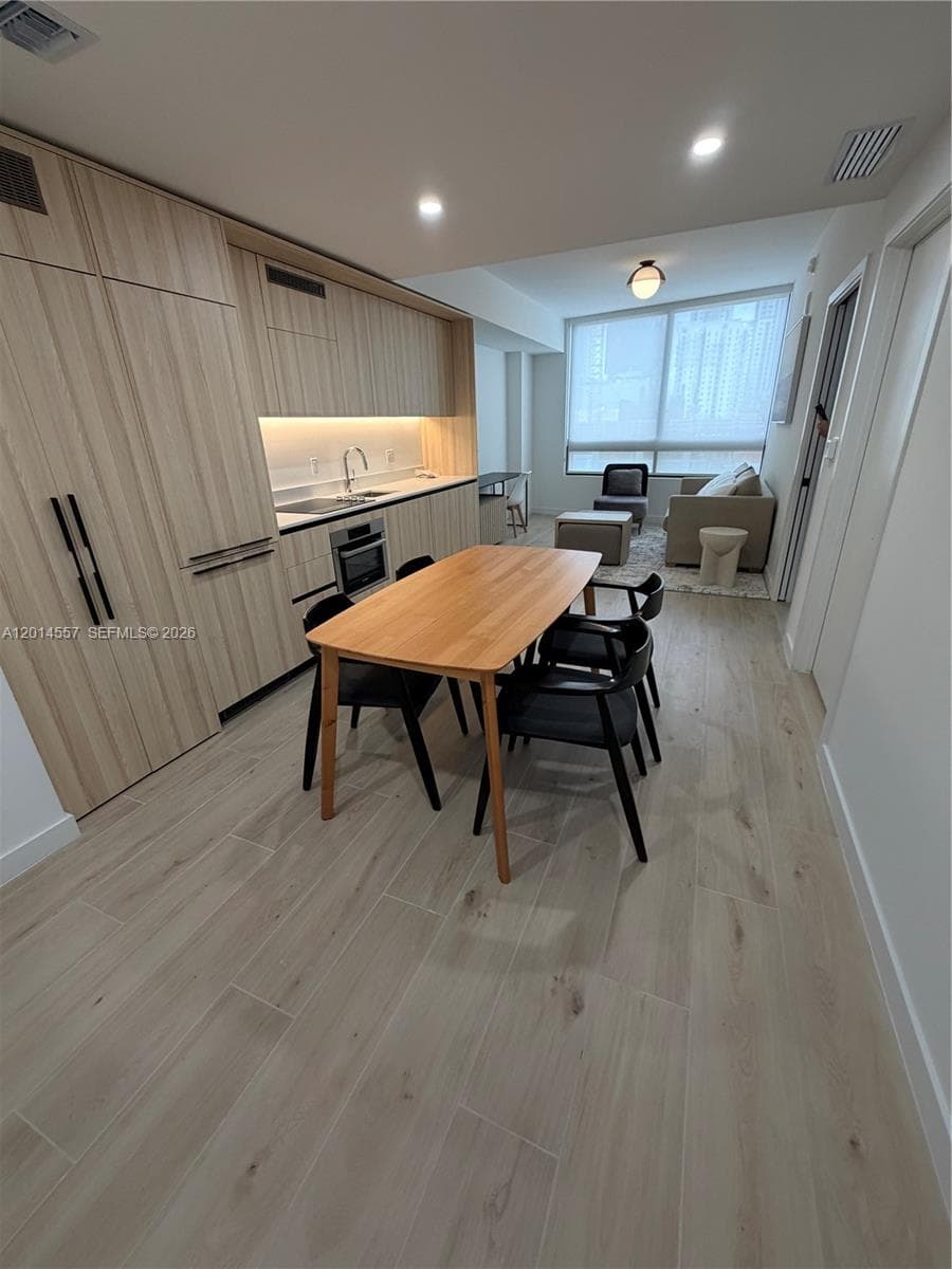225 N Miami av # 907, Miami FL 33128 — 14