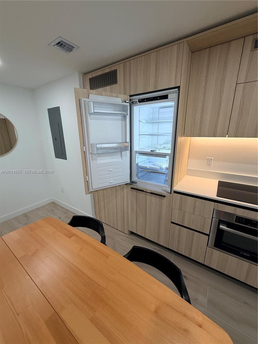 225 N Miami av # 907, Miami FL 33128 — 15