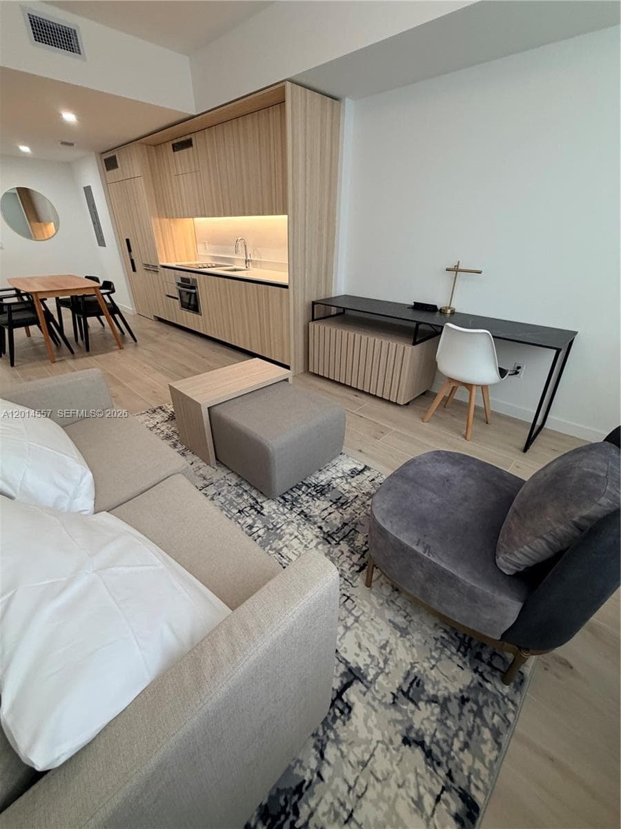 225 N Miami av # 907, Miami FL 33128 — 8