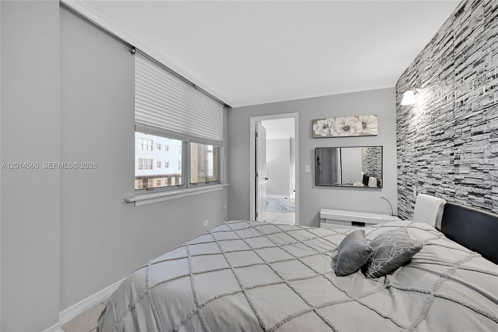 6039 Collins Ave # 621, Miami Beach FL 33140 — 25