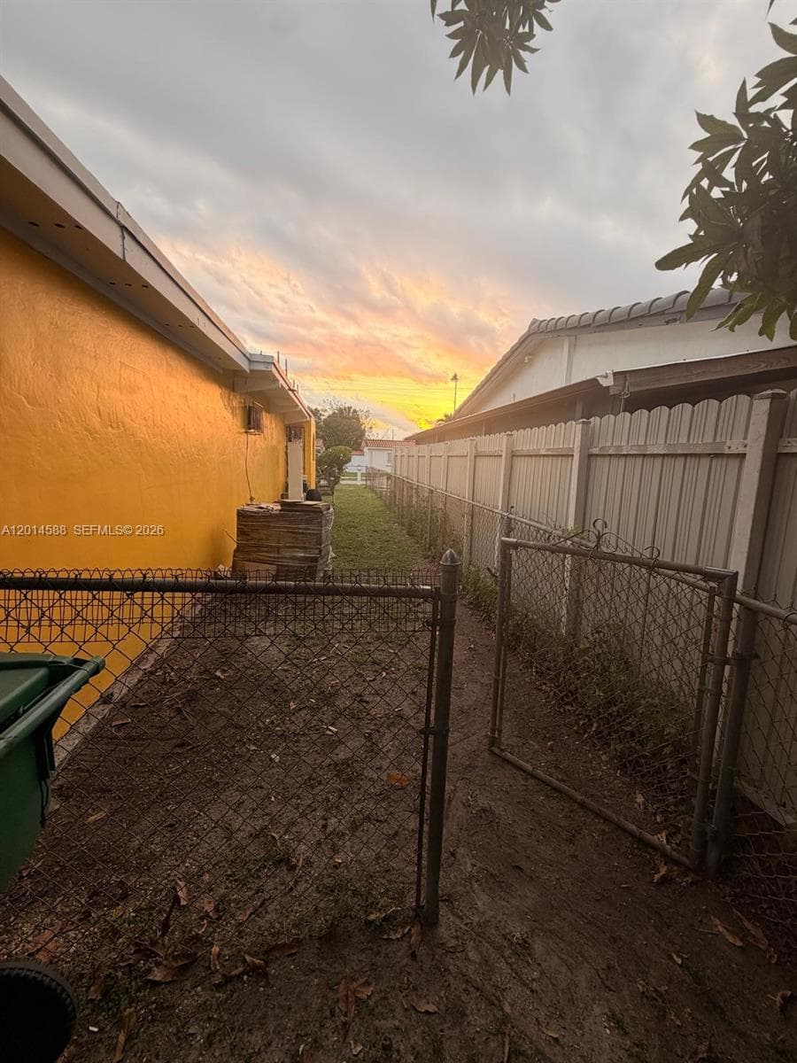 3721 SW 104th Ct, Miami FL 33165 — 25