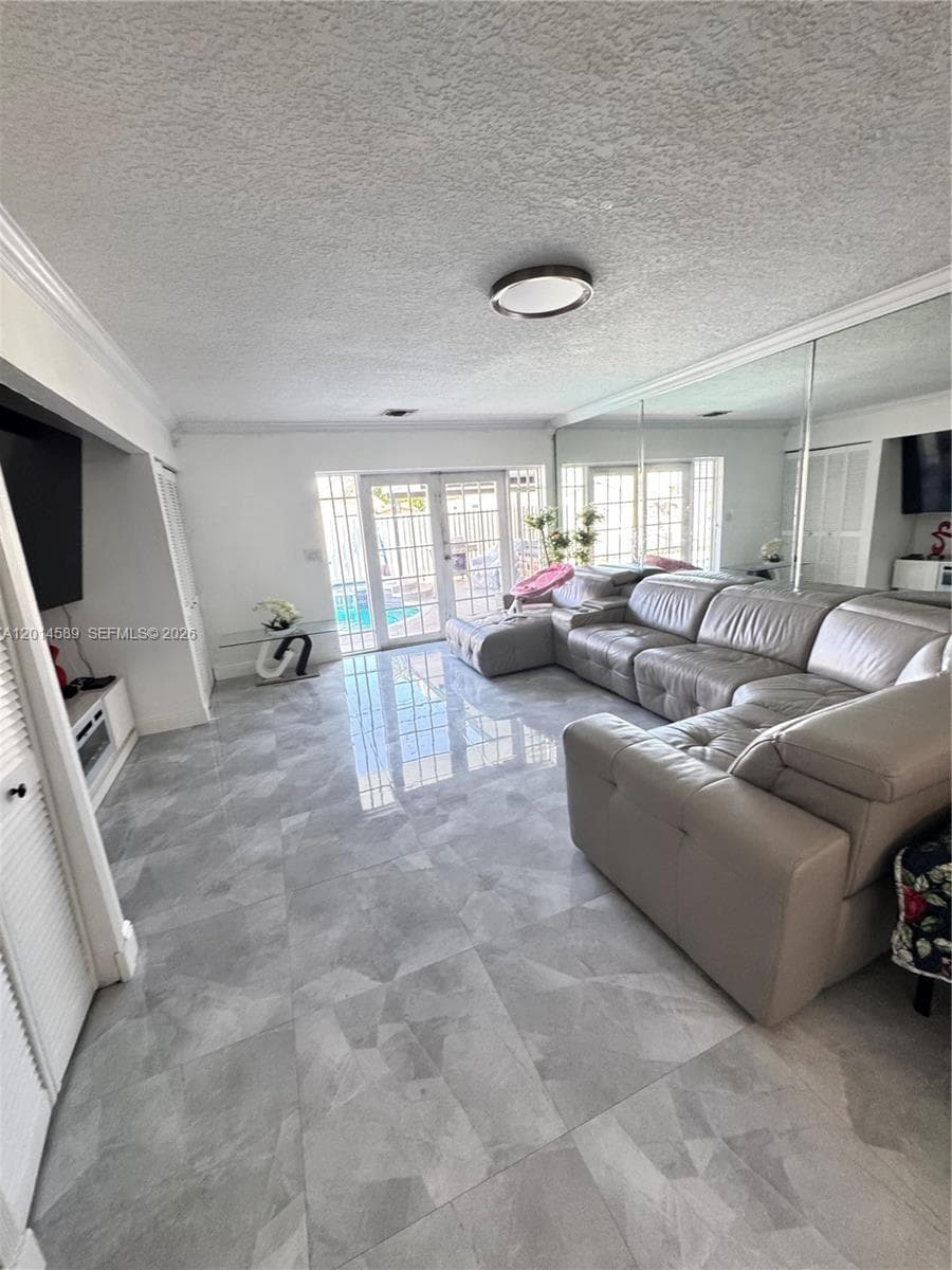 1314 W 77th St, Hialeah FL 33014 — 3