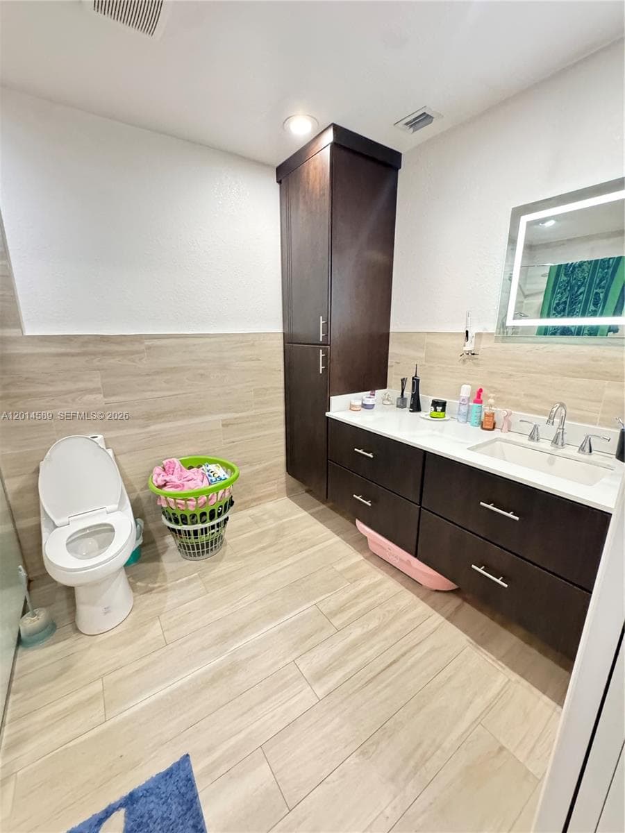 1314 W 77th St, Hialeah FL 33014 — 5