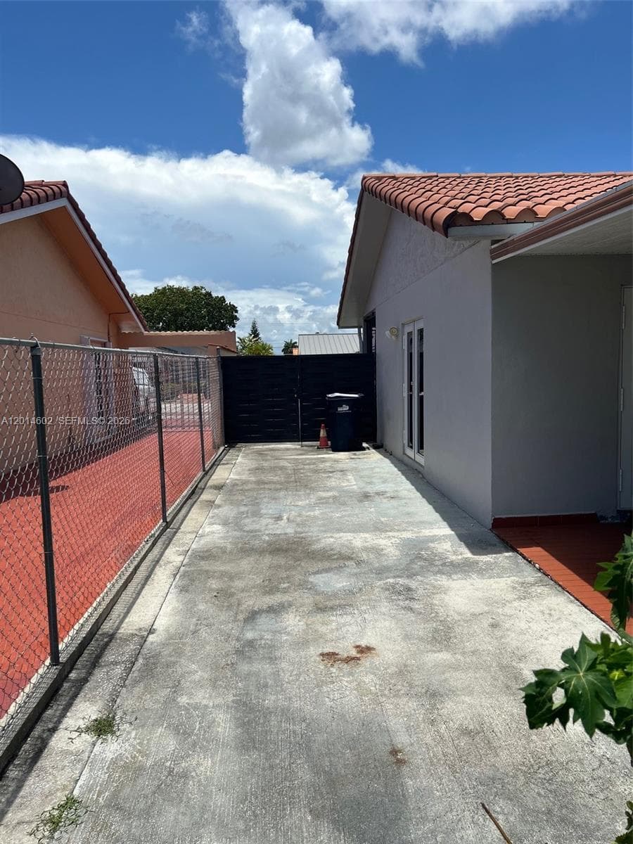 1181 SW 141st Ave, Miami FL 33184 — 60
