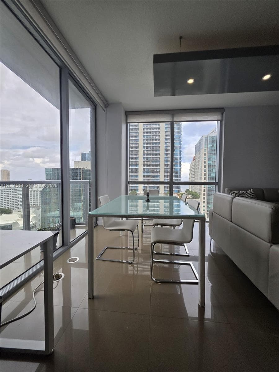1060 Brickell Ave # 2201, Miami FL 33131 — 1