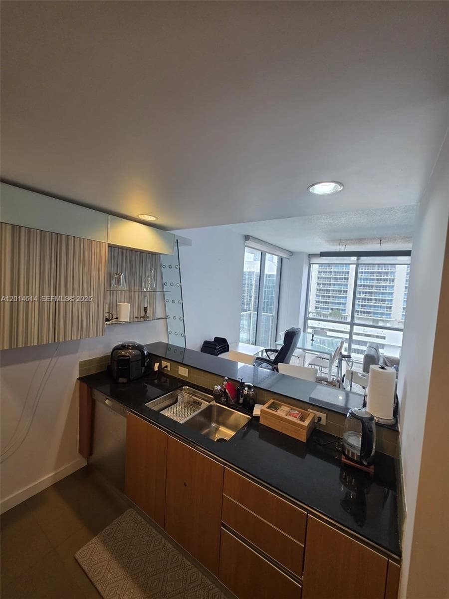 1060 Brickell Ave # 2201, Miami FL 33131 — 10