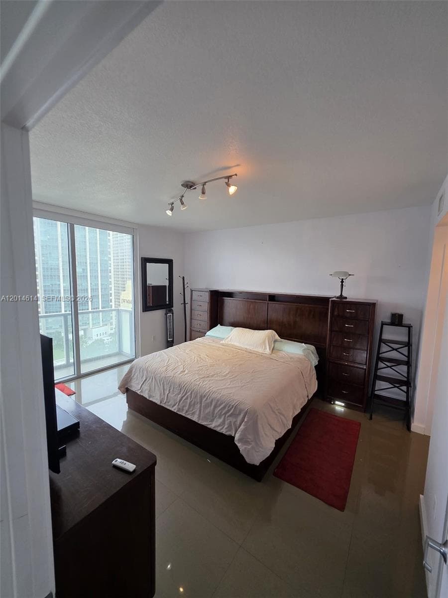 1060 Brickell Ave # 2201, Miami FL 33131 — 14
