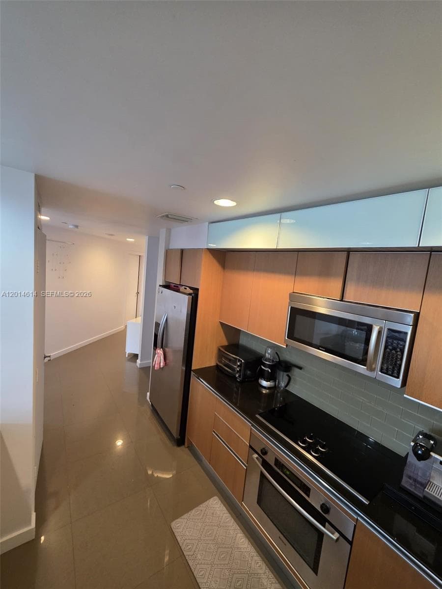 1060 Brickell Ave # 2201, Miami FL 33131 — 25