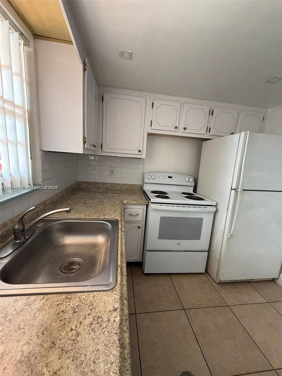 18707 NE 2nd Ave # 918, Miami FL 33179 — 2