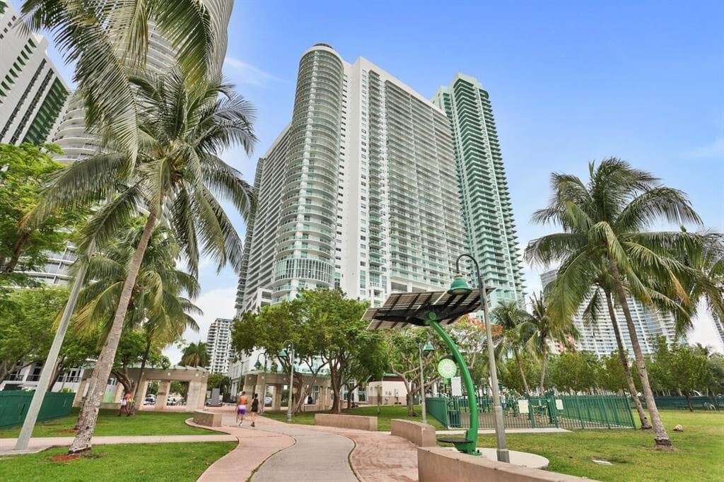 1800 N Bayshore Drive # 1610, Miami FL 33132 — 17