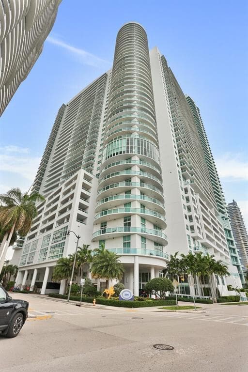 1800 N Bayshore Drive # 1610, Miami FL 33132 — 16