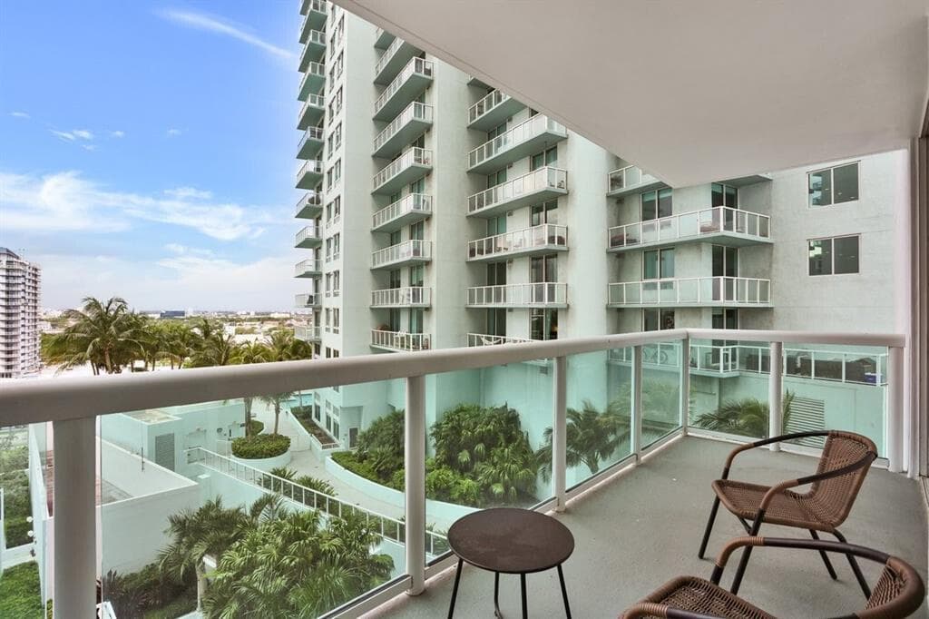 1800 N Bayshore Drive # 1610, Miami FL 33132 — 3