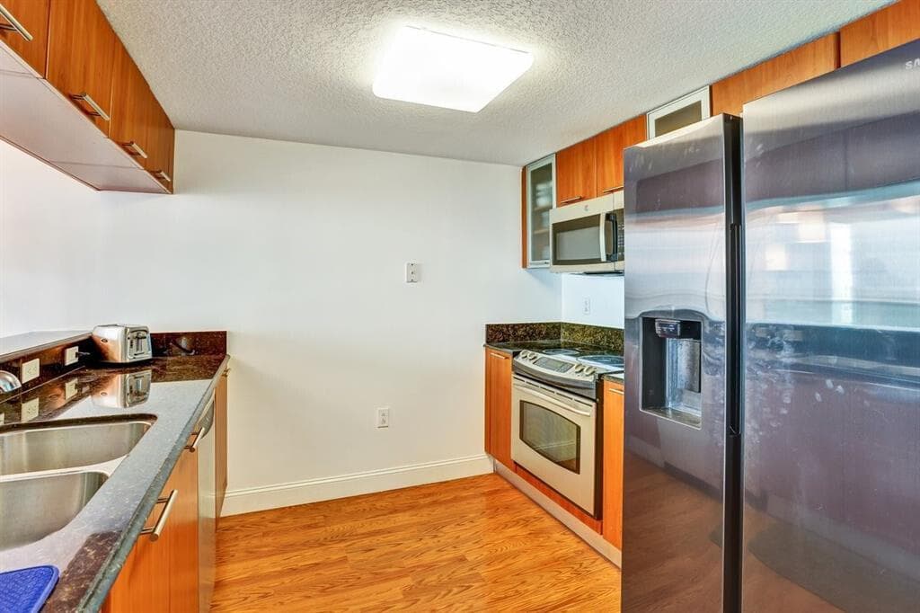 1800 N Bayshore Drive # 1610, Miami FL 33132 — 5