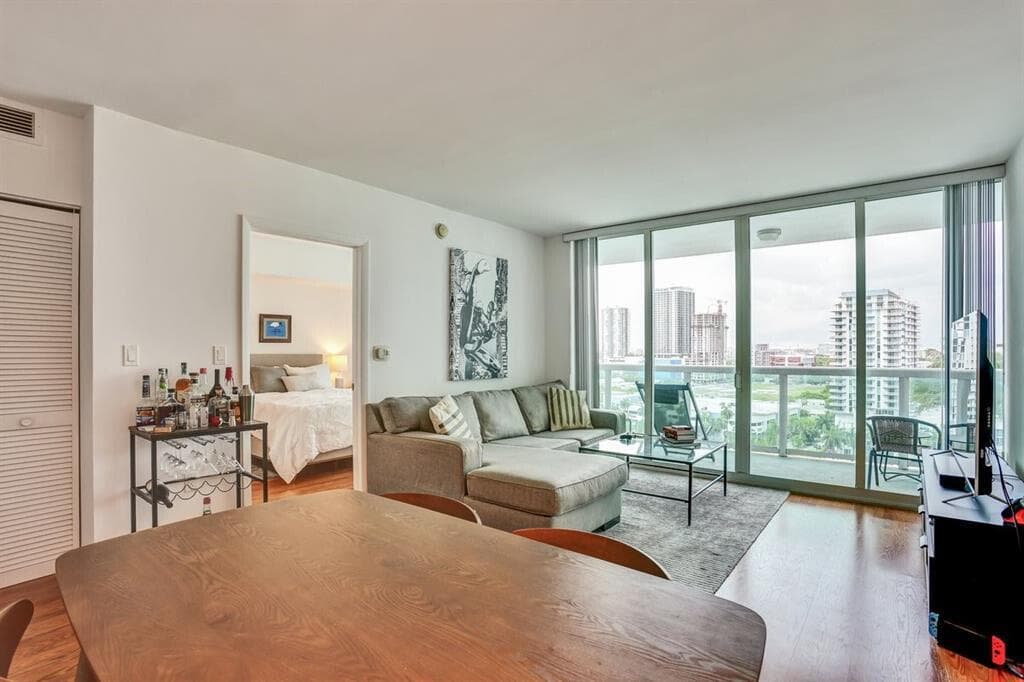 1800 N Bayshore Drive # 1610, Miami FL 33132 — 10