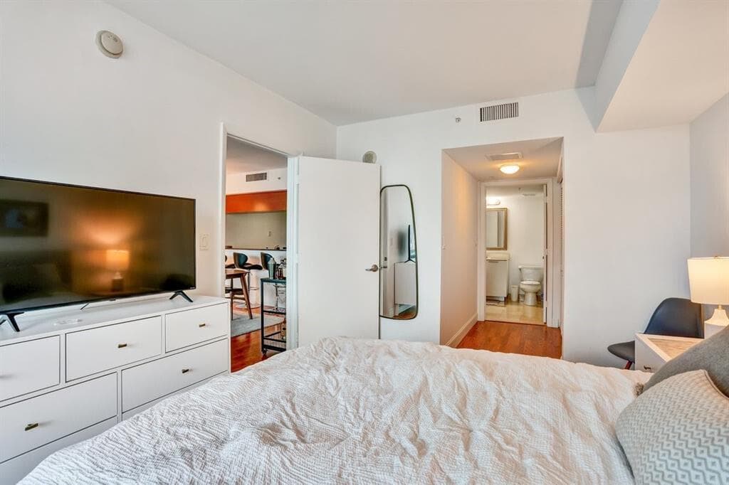 1800 N Bayshore Drive # 1610, Miami FL 33132 — 14