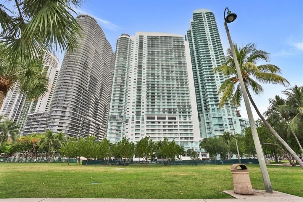 1800 N Bayshore Drive # 1610, Miami FL 33132 — 18