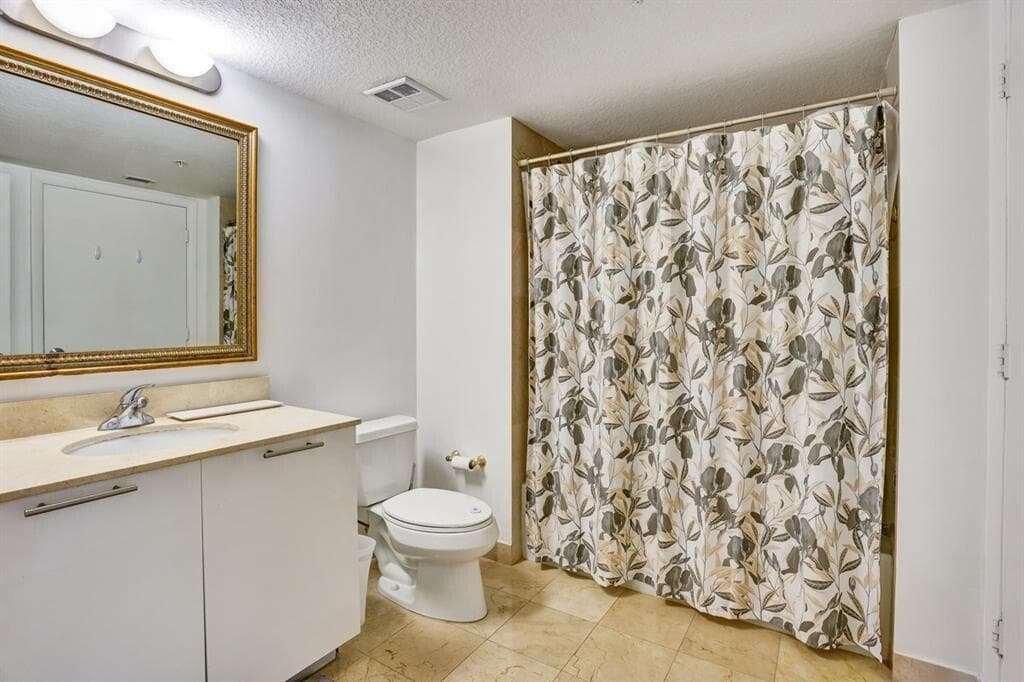 1800 N Bayshore Drive # 1610, Miami FL 33132 — 15